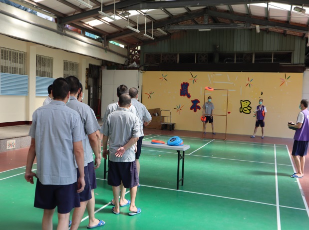 Taoyuan Prison held a recreational activity(flying disc accuracy competition) for its inmates to enhance their health and team spirit in June,2020.