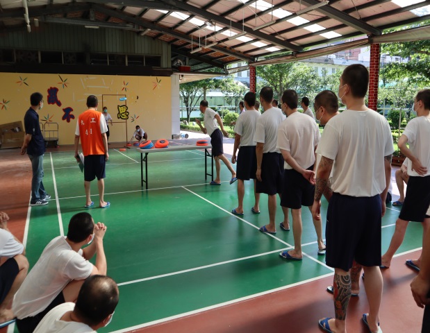 Taoyuan Prison held a recreational activity(flying disc accuracy competition) for its inmates to enhance their health and team spirit in June,2020.