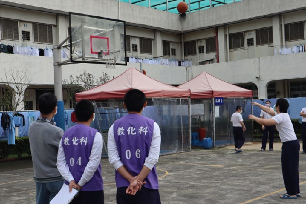 photograph1 of Basketball shooting games for inmates on December 29,2021