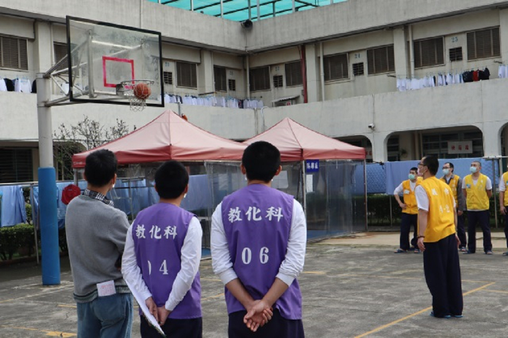 photograph2 of Basketball shooting games for inmates on December 29,2021