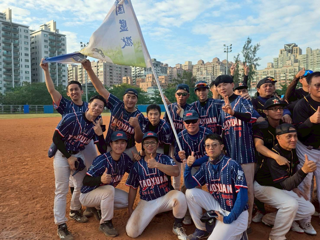 桃園監獄壘球隊勇奪第81屆司法節球類運動會壘球比賽殿軍照片1
