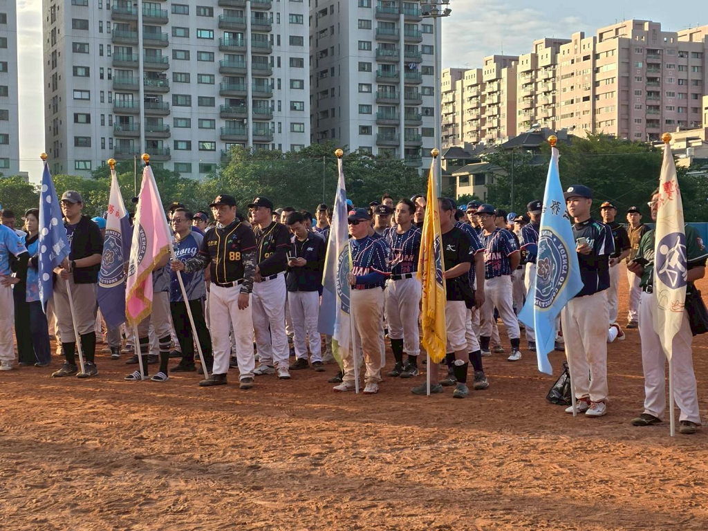 桃園監獄壘球隊勇奪第81屆司法節球類運動會壘球比賽殿軍照片2